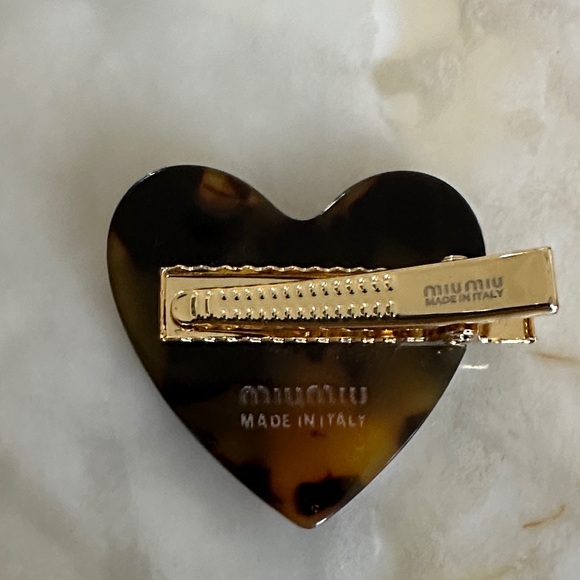 Miu Miu Tortoiseshell Heart Hair Clip with Gold Accents main image 6